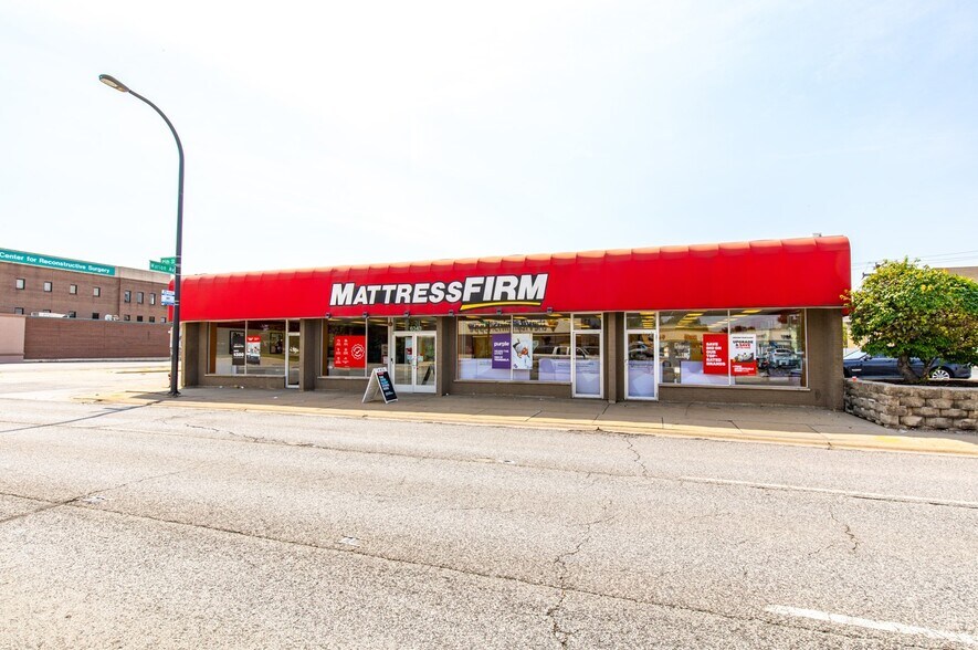 More Photos Of 6343-6345 W 95th St, Oak Lawn Freestanding For Lease
