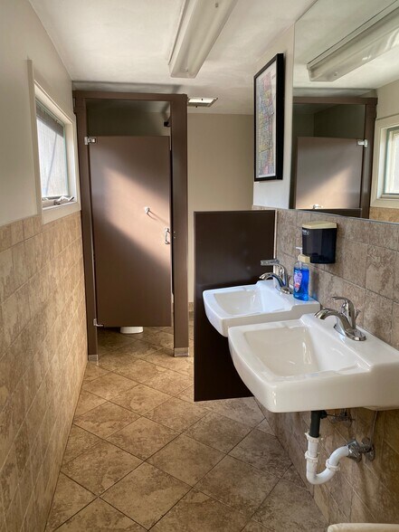 More Photos Of 456 W Frontage Rd, Northfield Office For Sale