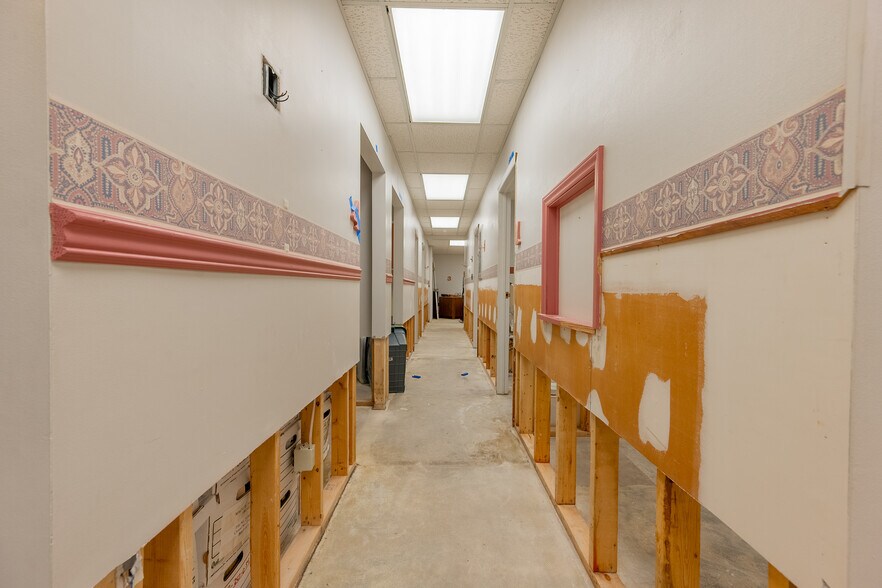 More Photos Of 65 E Main St, Pulaski Loft Creative Space For Sale