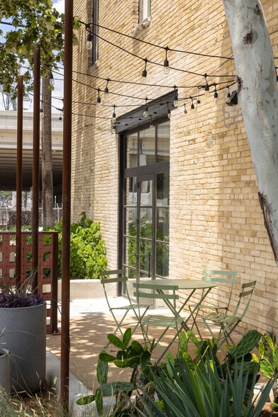 More Photos Of 125 Lamar St, San Antonio Restaurant For Lease