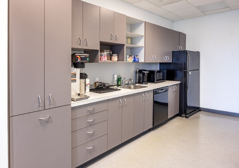 More Photos Of 50 Enterprise Ctr, Middletown Office For Sale