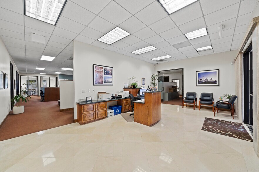 More Photos Of 275 E Baker St, Costa Mesa Office For Sale