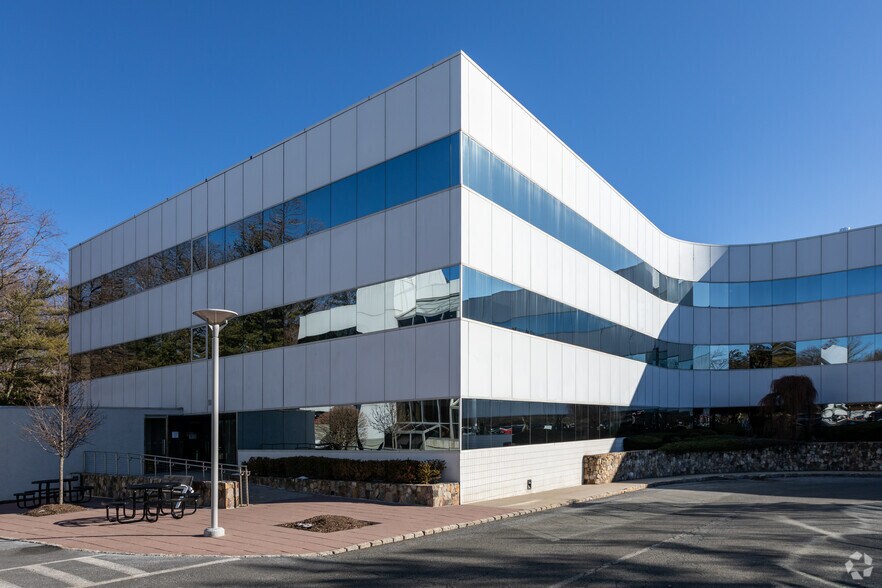 More Photos Of 115 E Stevens Ave, Valhalla Office For Lease