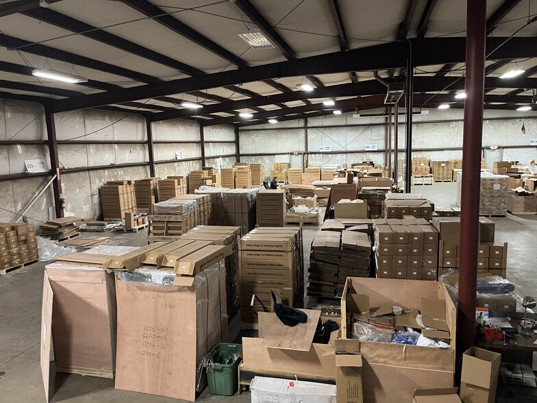 More Photos Of 2917 Paul Dr, Elkhart Warehouse For Lease
