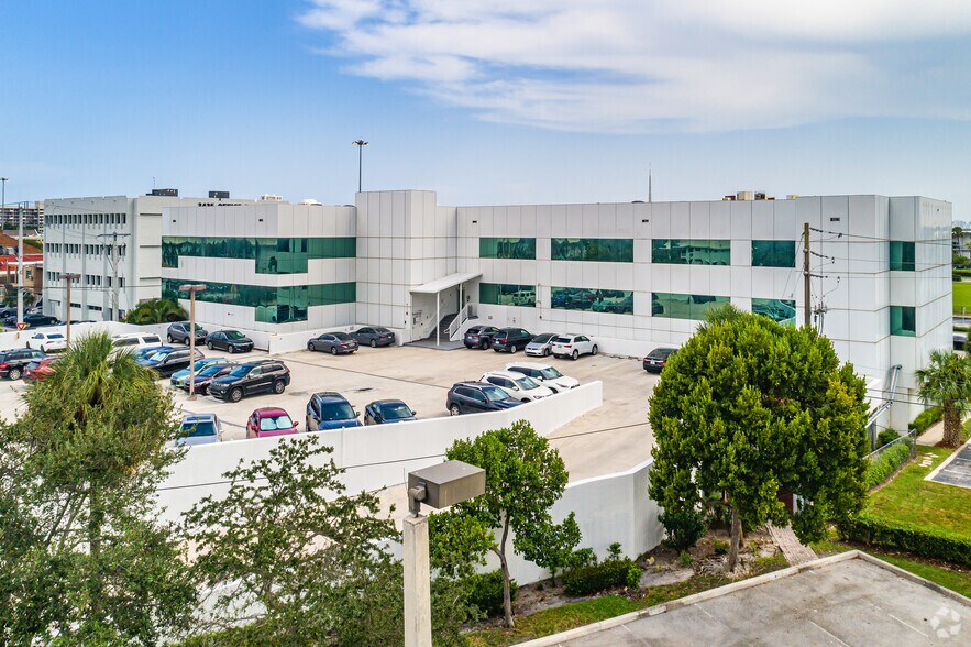 More Photos Of 2419 E Commercial Blvd, Fort Lauderdale Office For Lease