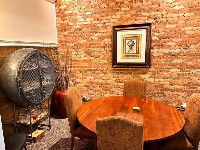 More Photos Of 38 Macon St, McDonough Office For Lease