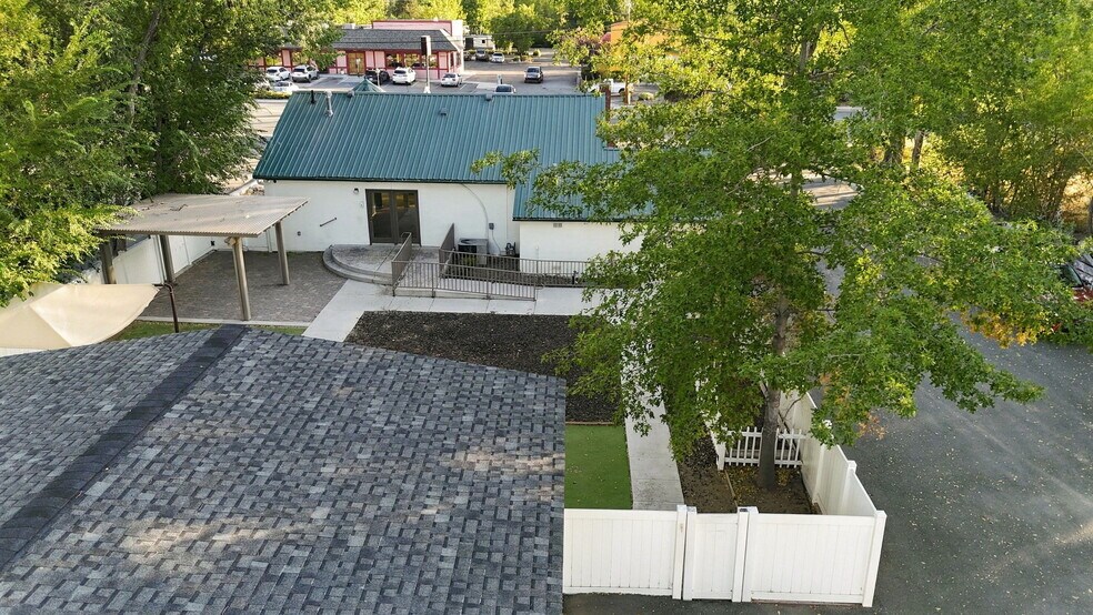 More Photos Of 1671 US Highway 395 N, Minden Office For Sale