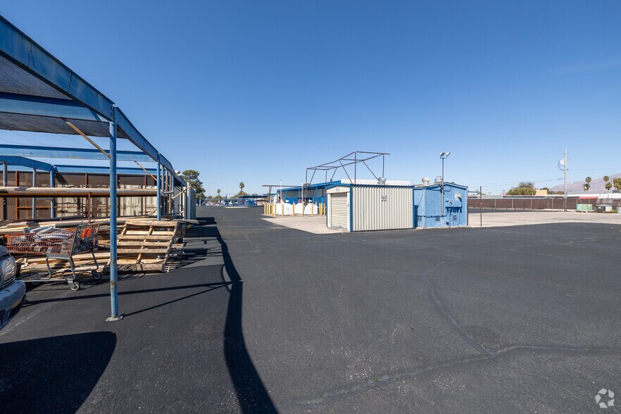More Photos Of 1011 S Prudence Rd, Tucson Freestanding For Lease