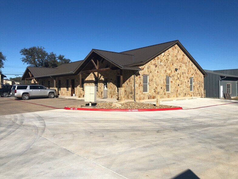 More Photos Of 701 W Highway 290, Dripping Springs Office For Lease