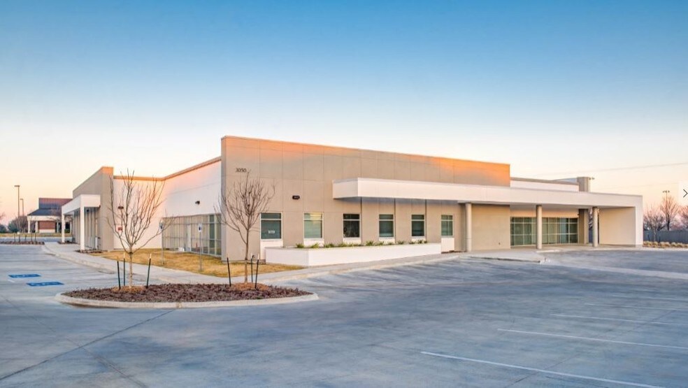 More Photos Of 3050 S Center St, Arlington Medical For Lease