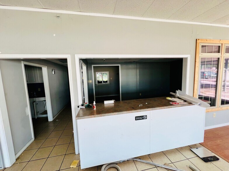 More Photos Of 504 N 2nd St, Booneville Auto Repair For Sale