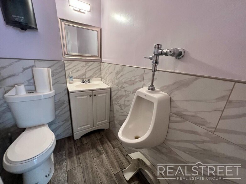 More Photos Of 863 Knickerbocker Ave, Brooklyn Apartments For Lease