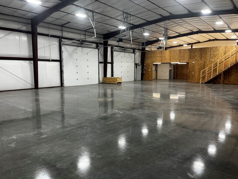 More Photos Of 3101 SE Destination Dr, Grimes Warehouse For Lease