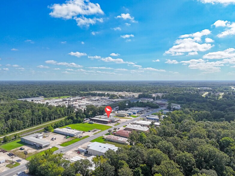 More Photos Of 13327 S Choctaw Dr, Baton Rouge Distribution For Sale