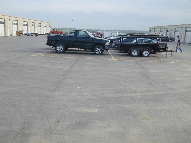 More Photos Of 11529-11531 Portal Rd, La Vista Warehouse For Lease
