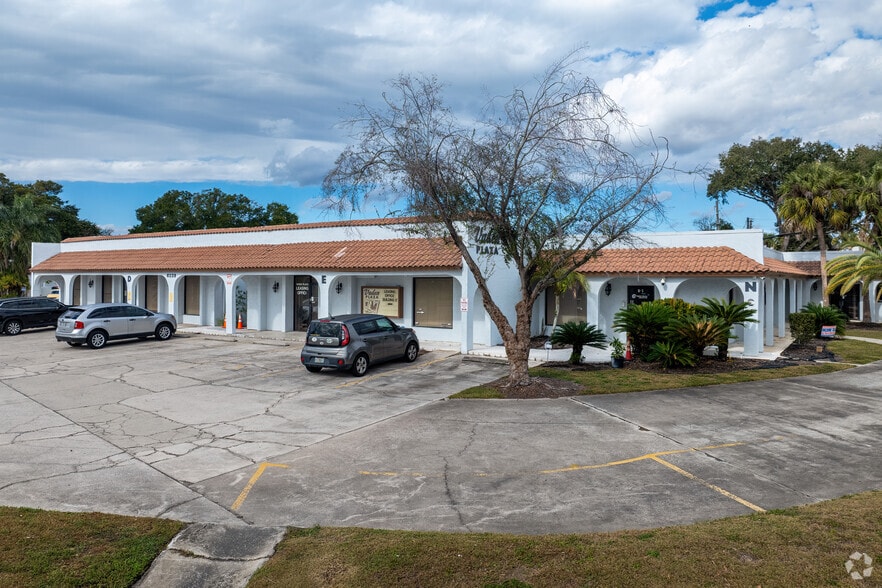 More Photos Of 6239 Edgewater Dr, Orlando Unknown For Lease