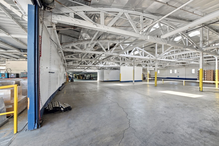 More Photos Of 4500 Lincoln Ave, Los Angeles Distribution For Lease
