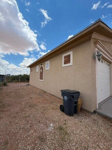 More Photos Of 13618 Emma Ln, El Paso Flex For Lease