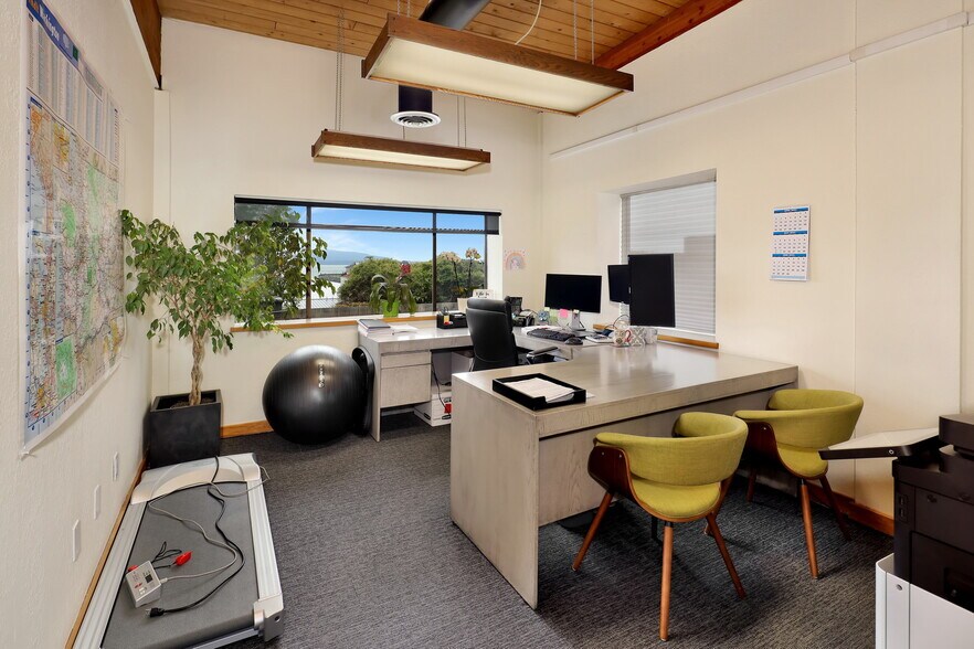More Photos Of 1215 W Holly St, Bellingham Office For Sale
