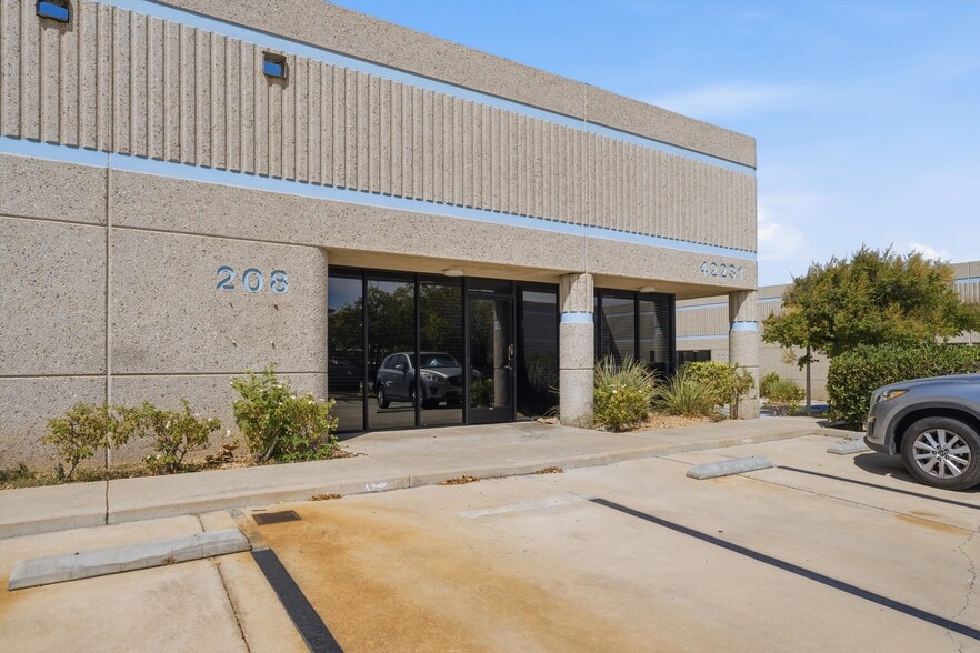 More Photos Of 42207 6th St W, Lancaster Warehouse For Lease