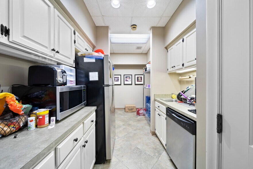 More Photos Of 2417 E Skelly Dr, Tulsa Office For Sale