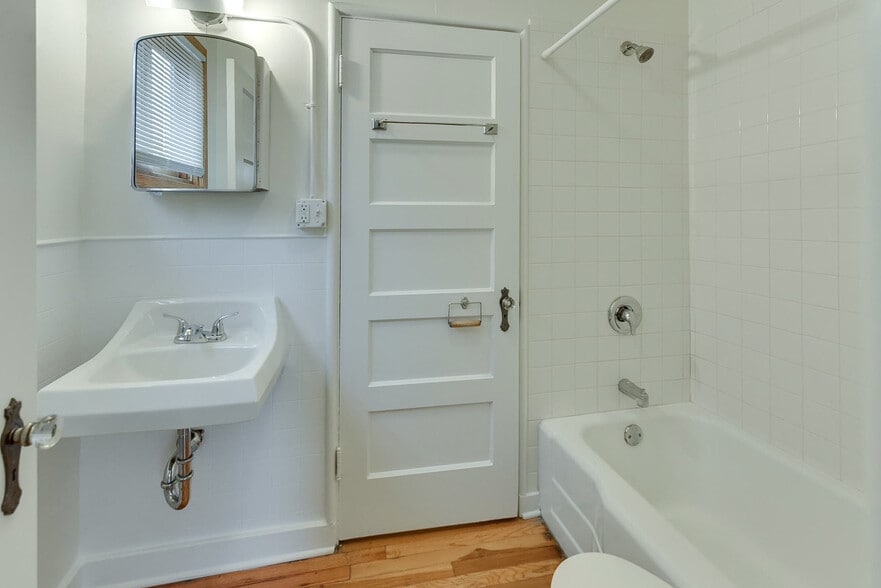 More Photos Of 817 N 48th St, Omaha Apartments For Sale