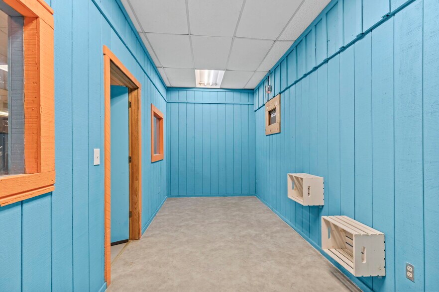 More Photos Of 2929 Clifty Dr, Madison Flex For Sale