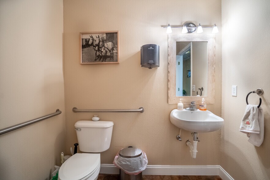 More Photos Of 1037 Palisades Blvd, Osage Beach Medical For Sale