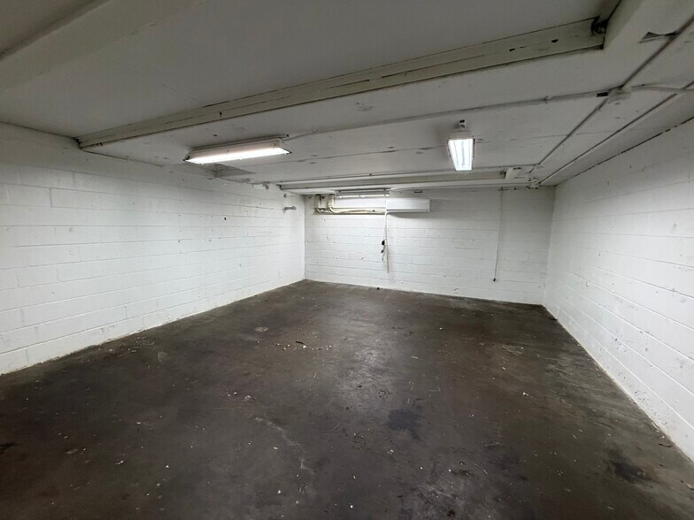 More Photos Of 10150 N Florida Ave, Tampa Auto Dealership For Lease