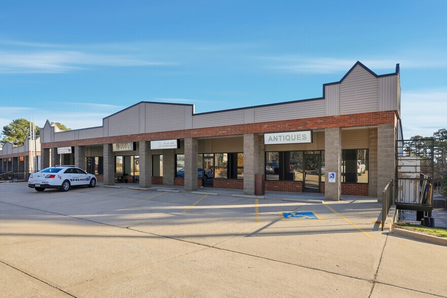 More Photos Of 3022 E Van Buren, Eureka Springs Storefront For Lease