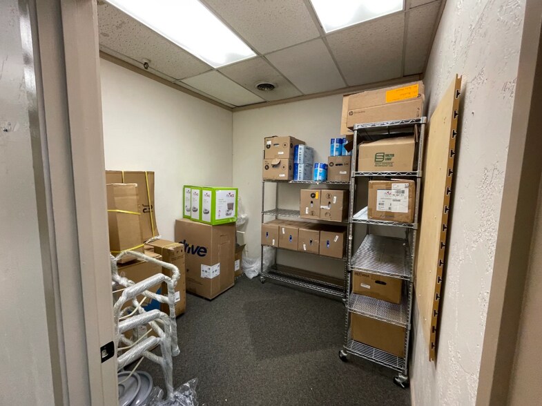 More Photos Of 1350 Parkway Dr, Blackfoot Bank For Lease