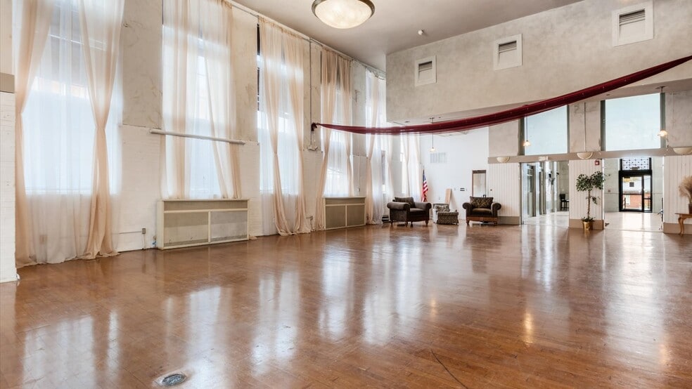 More Photos Of 85 E Main St, Newark Freestanding For Sale