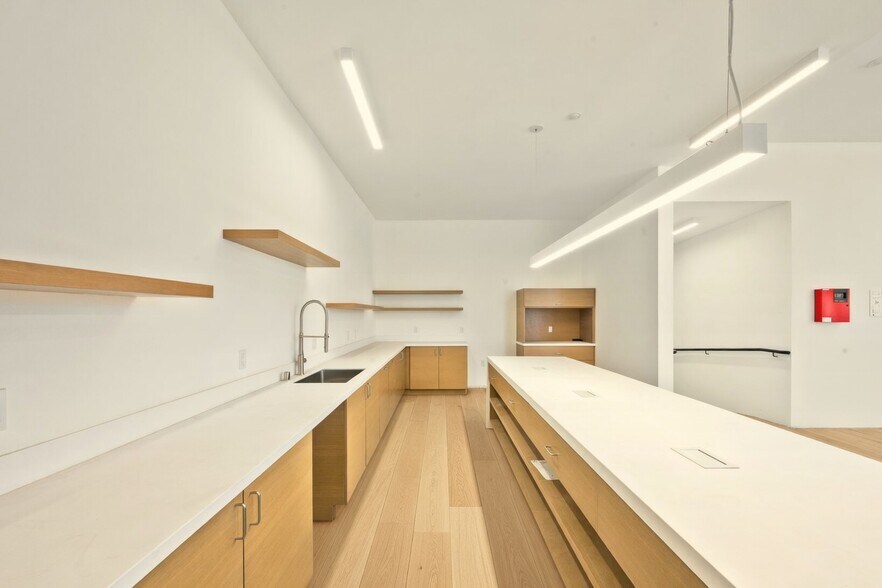 More Photos Of 940 N Highland Ave, Los Angeles Loft Creative Space For Lease