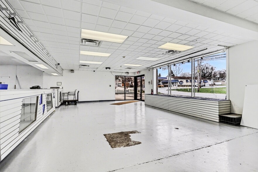 More Photos Of 240 Columbus st, Lithopolis Auto Repair For Sale