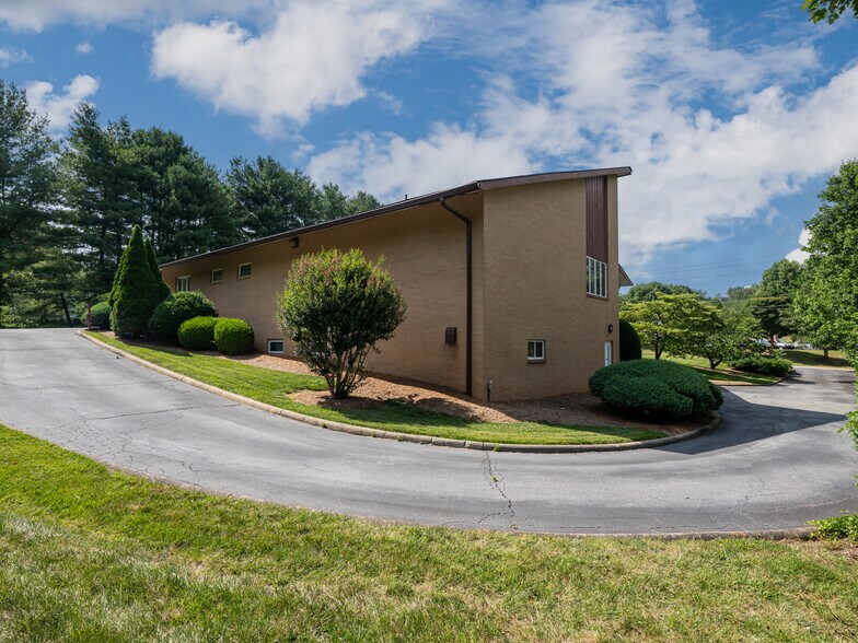 More Photos Of 60 Phifer St, Asheville Medical For Sale