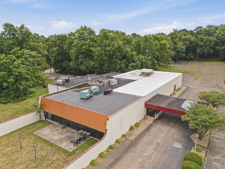 More Photos Of 4210 12th St NW, Canton Restaurant For Sale
