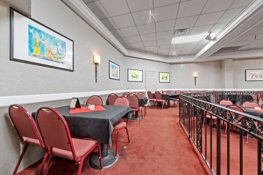More Photos Of 4725 Vincennes Blvd, Cape Coral Restaurant For Sale