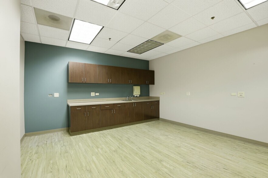 More Photos Of 390 Congress Pky, Crystal Lake Unknown For Lease