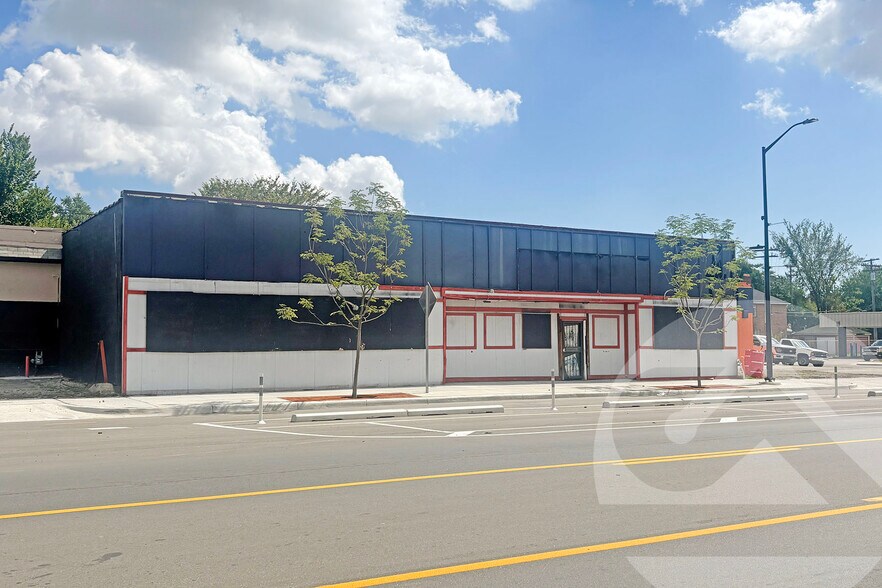 Primary Photo Of 13118 Dexter Ave, Detroit Restaurant For Sale