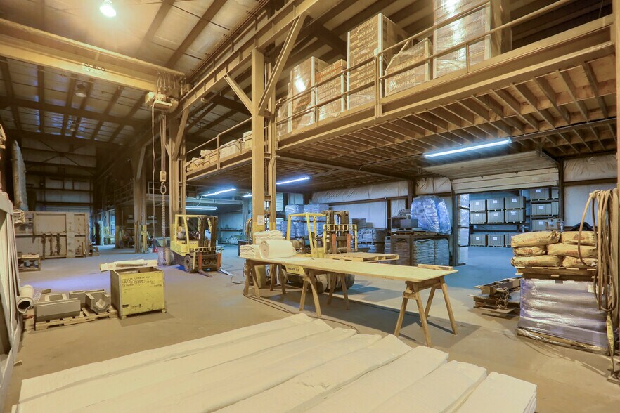 More Photos Of 5811 Four Point Rd, Bethel Flex For Lease