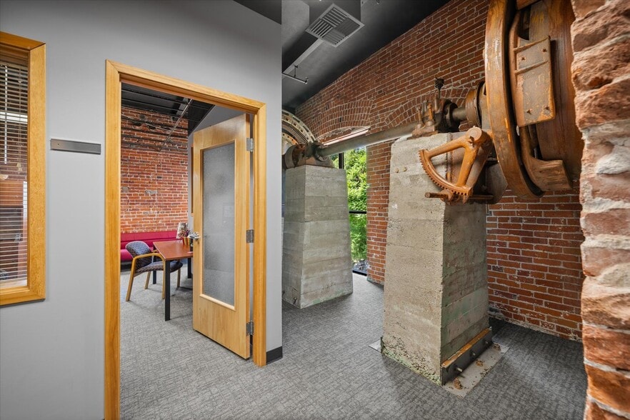 More Photos Of 621 W Mallon Ave, Spokane Unknown For Lease