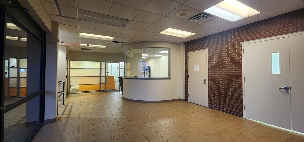 More Photos Of 1 Michael Ave, Farmingdale Office For Lease