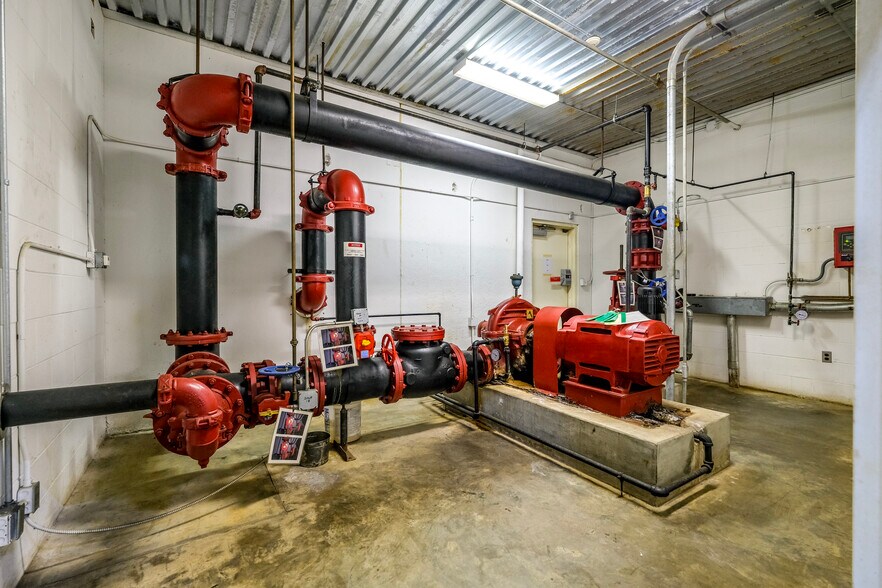 More Photos Of 121 Plantation Oaks Dr, Thomasville Distribution For Sale