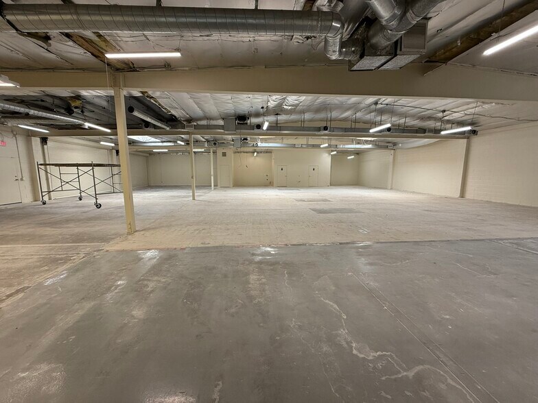 More Photos Of 5915 Kester Ave, Van Nuys Light Manufacturing For Lease