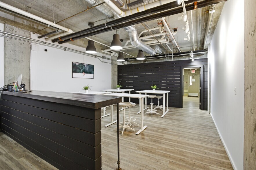 More Photos Of 9411 98 Av NW, Edmonton Office For Sale