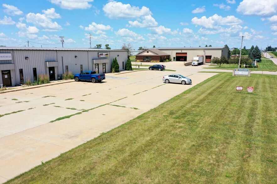 More Photos Of 1801 N 13th Ave E, Newton Flex For Lease