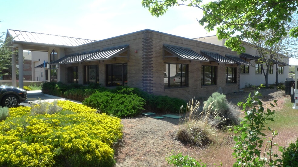 More Photos Of 708 SW Umatilla Ave, Redmond Manufacturing For Lease