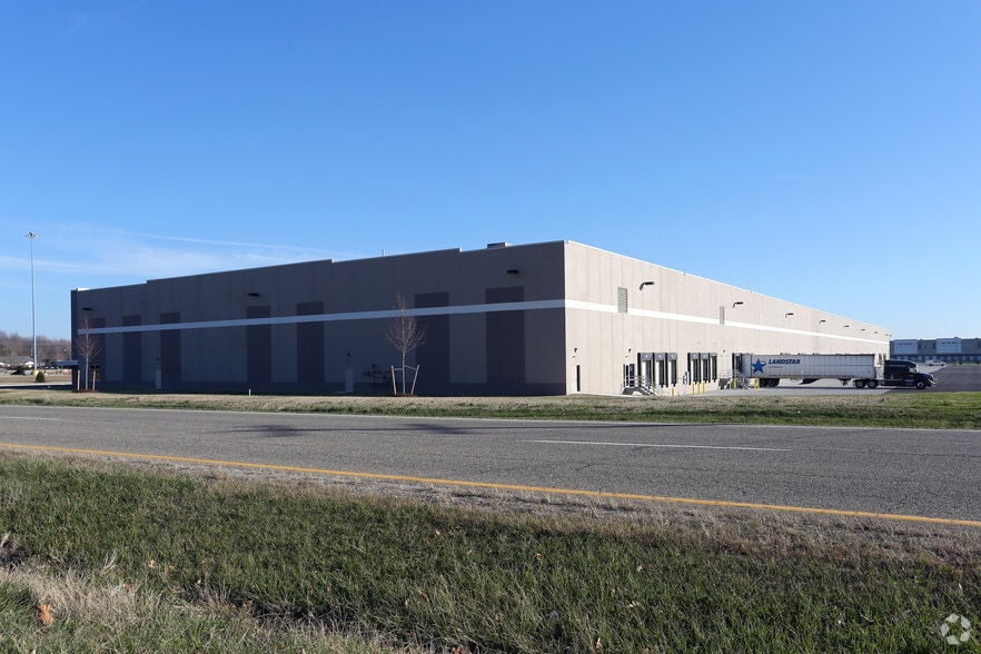 More Photos Of 8794 Independence Pky, Twinsburg Warehouse For Lease