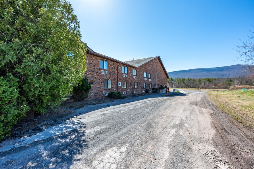 More Photos Of 4858 Route 32, Catskill Hotel For Lease
