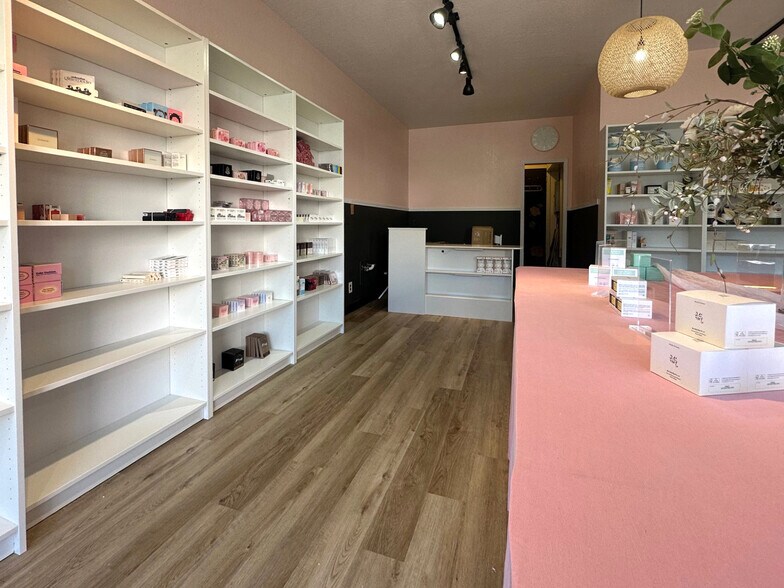 More Photos Of 511 Henderson St, Eureka Storefront Retail Residential For Sale